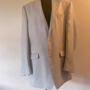 Chaps sport coat size 44L white gray with a purple
paisley lining  P4